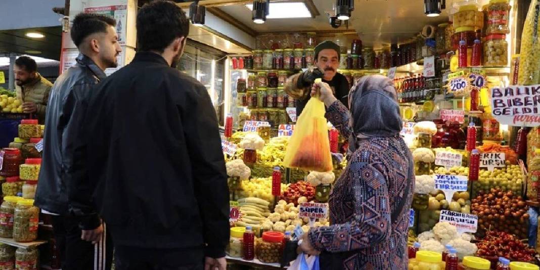 Sonbahar geldi, tezgahlar rengarenk oldu! Sadece lezzetli değil faydalı da: Çeşit çeşit oluyor, kapış kapış satılıyor 3